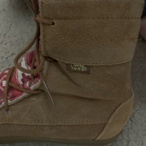 COPY - Vans size 6 Aztec print moccasin style boots. Great condition. No stains. - Picture 5 of 5